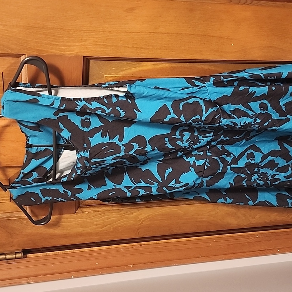Sleeveless casual dress
